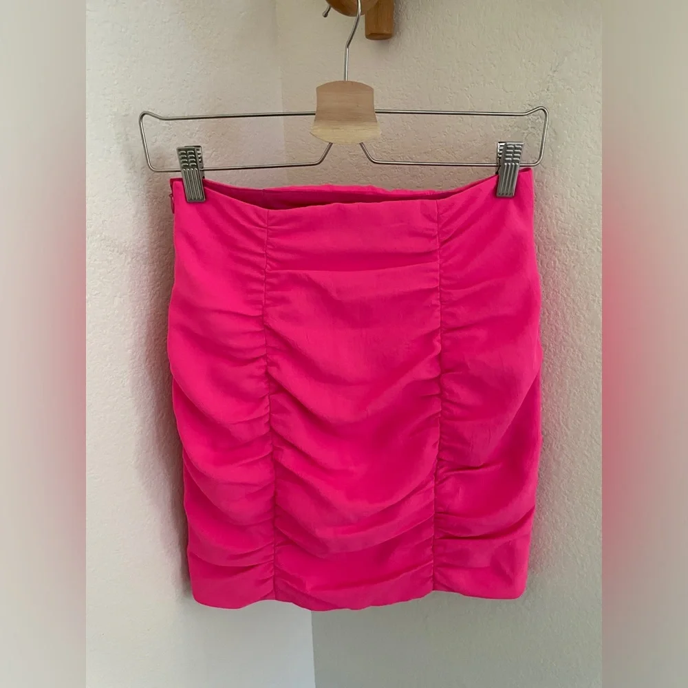 Nanette Lepore ruched hot pink mini skirt size 2 barbiecore